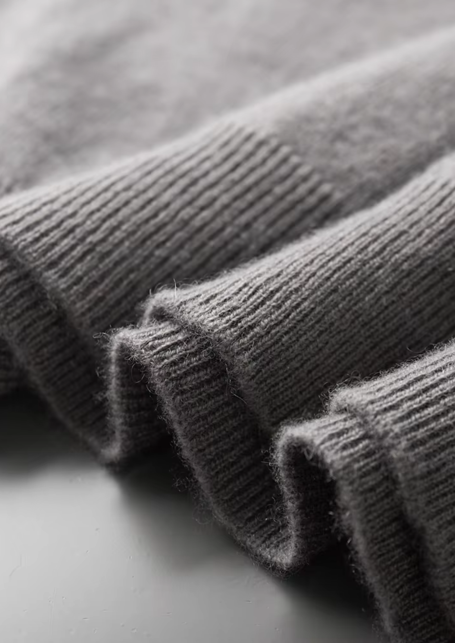 100% CASHMERE MOCK NECK T-SHIRT