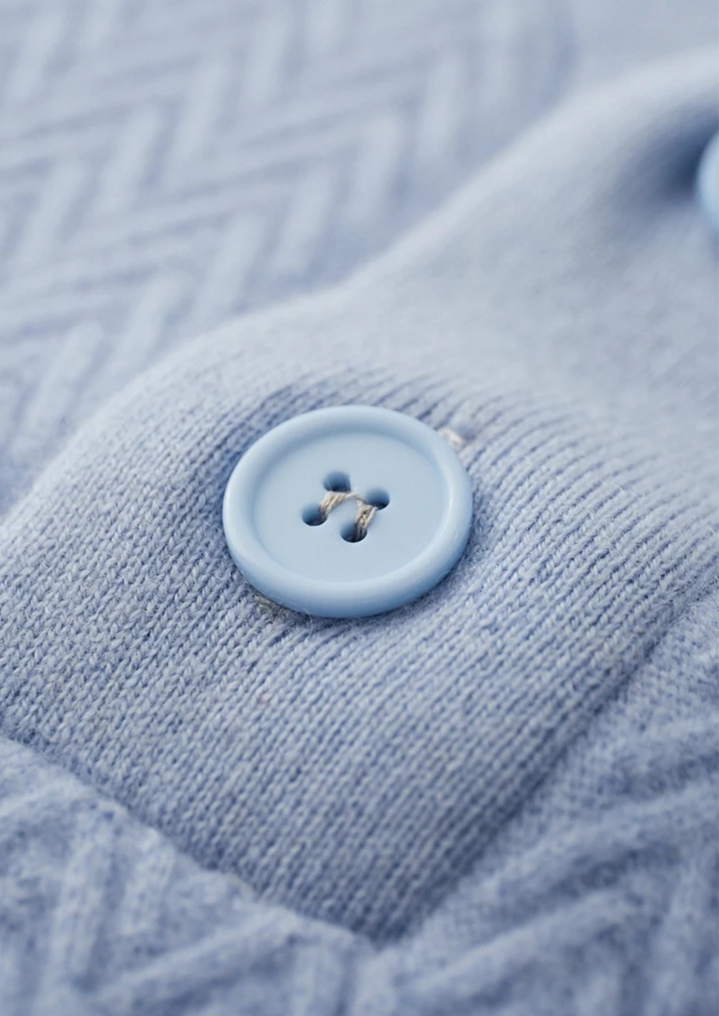 100% CASHMERE ZIGZAG BUTTON SWEATER