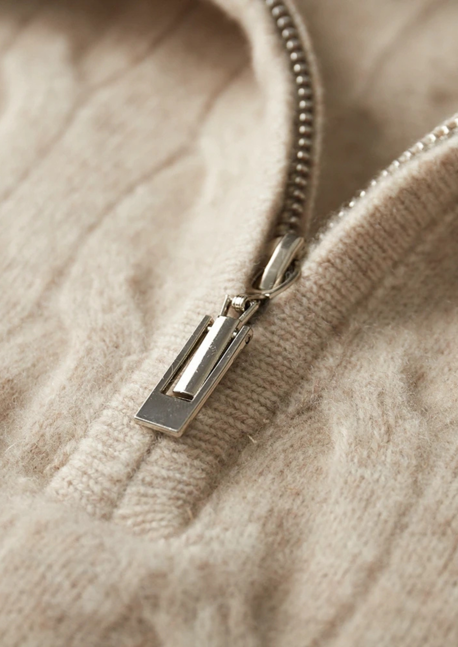 WOOL CABLE HALF ZIP