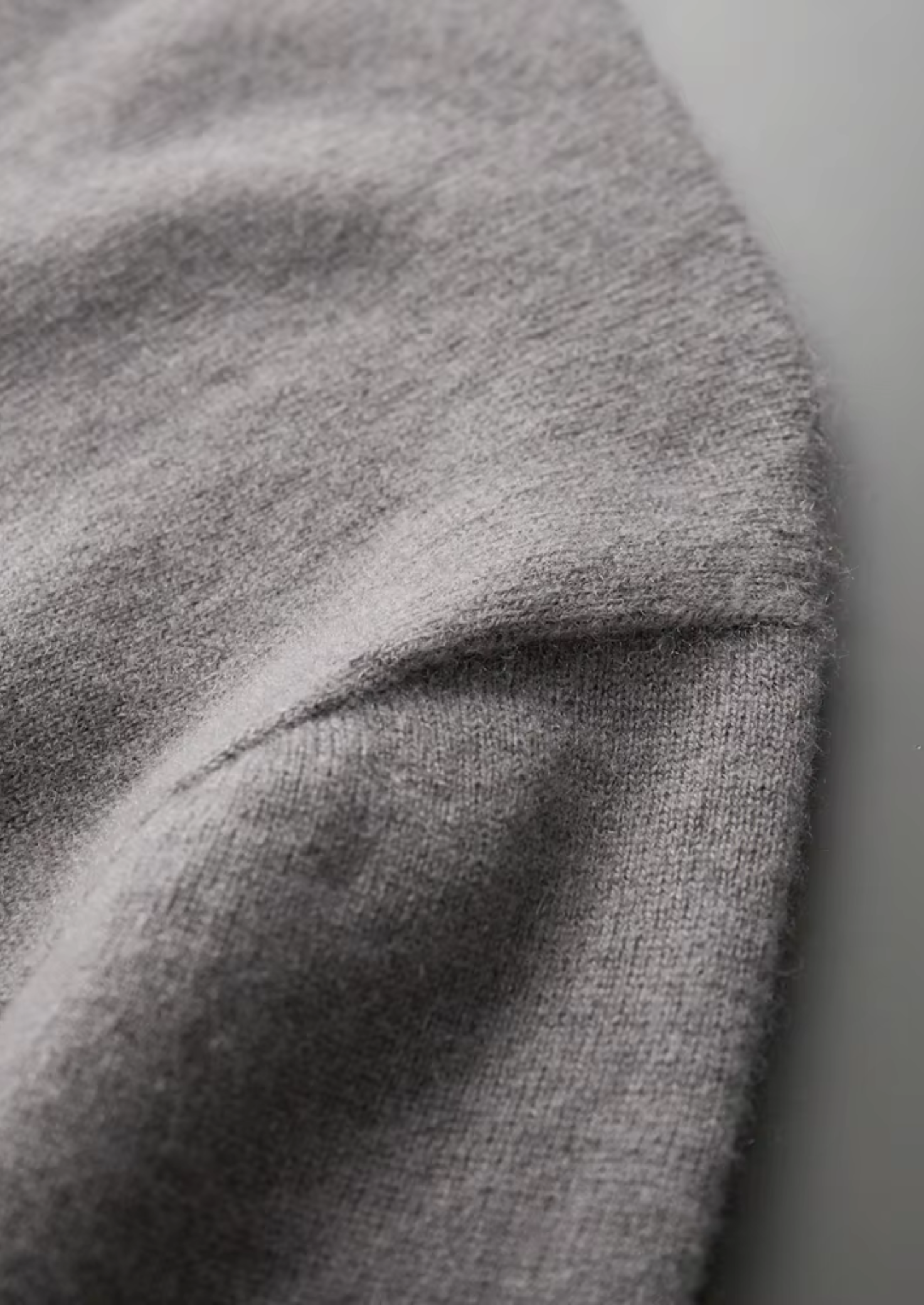 100% CASHMERE MOCK NECK T-SHIRT